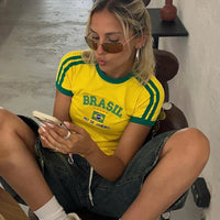 Leire | Camiseta Crop Top Deportiva Retro Mujer Estampado Brasil